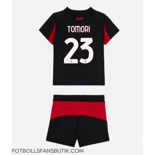 AC Milan Fikayo Tomori #23 Replika Hemmatröja Barn 2025-26 Kortärmad (+ Korta byxor) AC Milan Fikayo Tomori #23 Replika Hemmatröja Barn 2025-26 Kortärmad (+ Korta byxor)